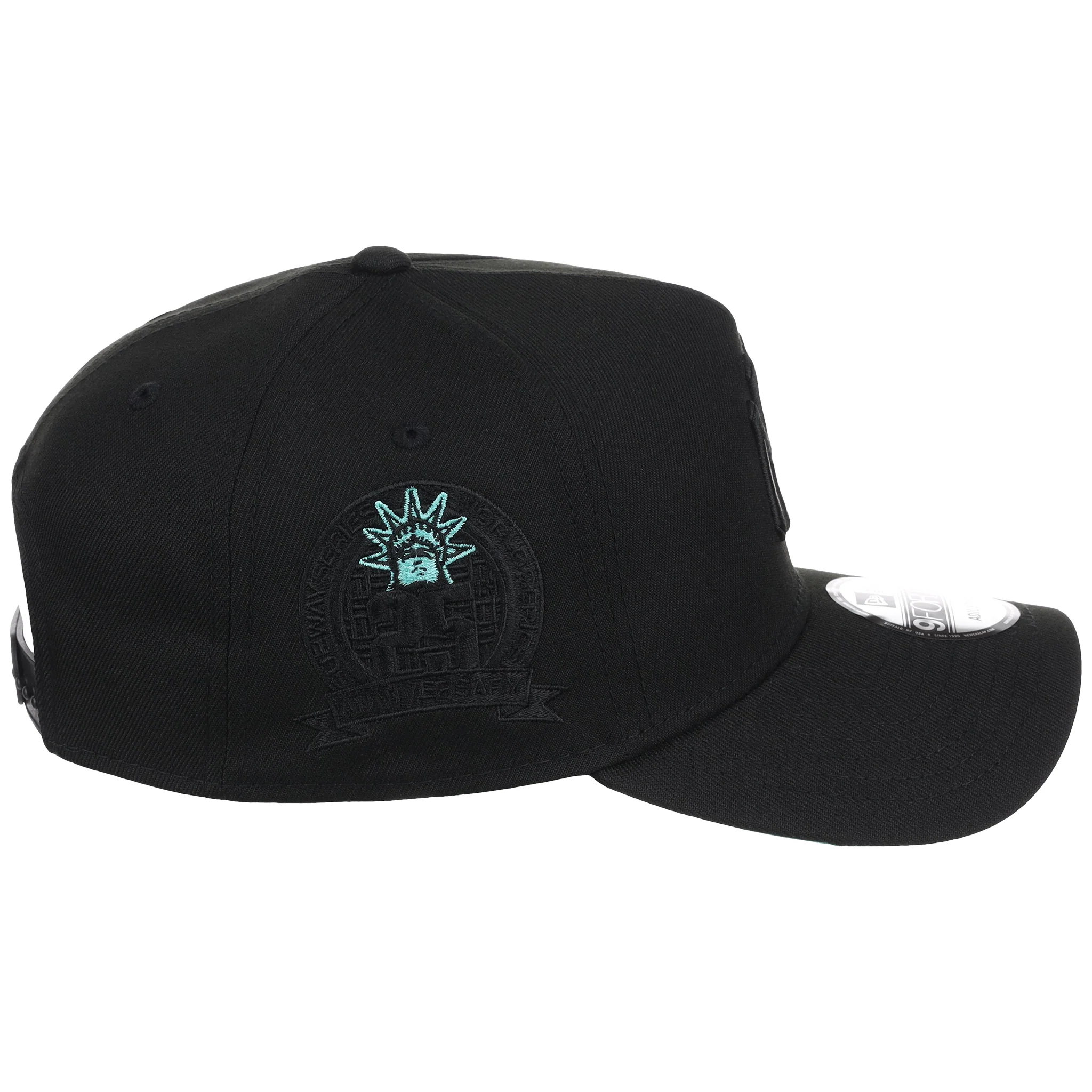 New York Yankees - New York Crown the City - Liberty Element New Era 9FORTY - Black/Black - Image 3